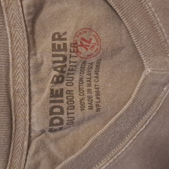 Eddie Bauer tee with sleeve pocket - Picture 1 of 2